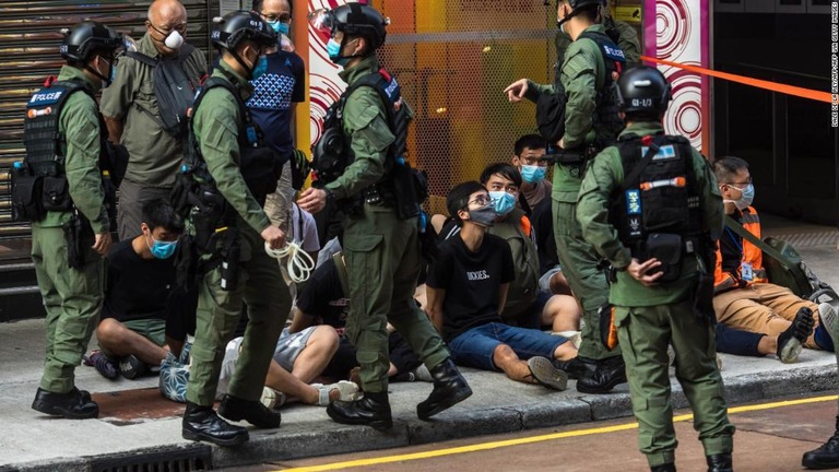 香港で選挙の延期に抗議するデモが行われた/DALE DE LA REY/AFP/AFP via Getty Images