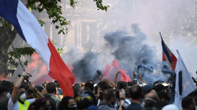 ロックダウン（都市封鎖）解除後初となる「黄色いベスト」デモがパリで行われた/ALAIN JOCARD/AFP/AFP via Getty Images