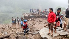 土砂崩れで１１人死亡、２０人行方不明　ネパール