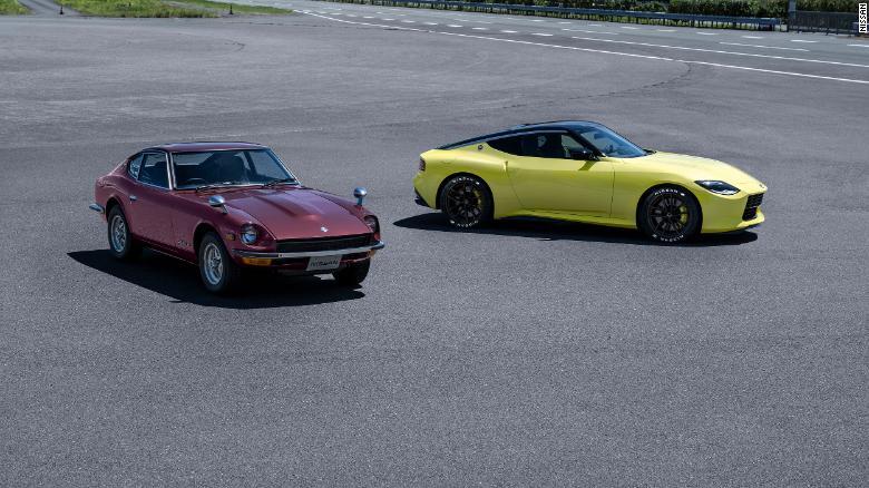 往年の「240Z」と並んだ新型プロトタイプ/Nissan