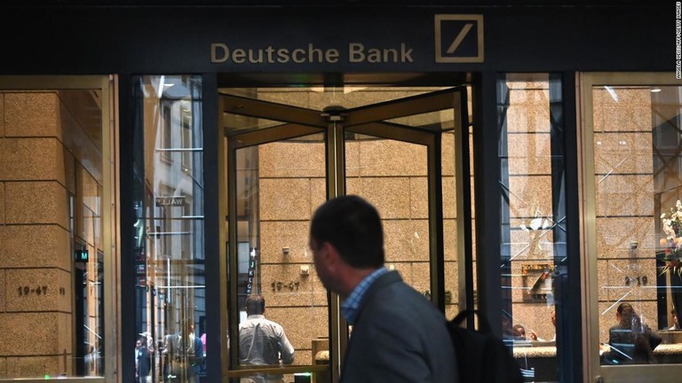 ドイツ銀行の米国本部が入るビル/Angela Weiss/AFP/Getty Images