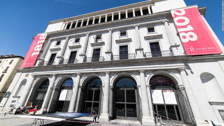 マドリード市内の歌劇場テアトロ・レアル。座席の混雑具合をめぐって観客から抗議があり、オペラ公演が中止となった/Europa Press News/Getty Images/FILE