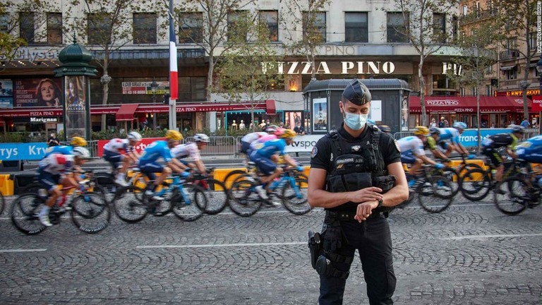 自転車ロードレース「ツール・ド・フランス」＝２０日、フランス・パリのシャンゼリゼ/Kiran Ridley/Getty Images