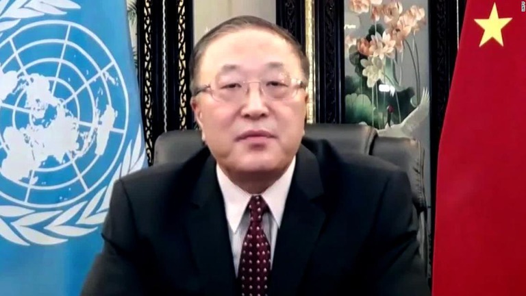 国連安全保障理事会の会合で発言する中国の張国連大使＝２４日/UNTV