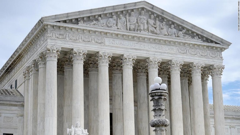 歴代の最高裁判事は６人を除いて全員、白人の男性となっている/OLIVIER DOULIERY/AFP/Getty Images