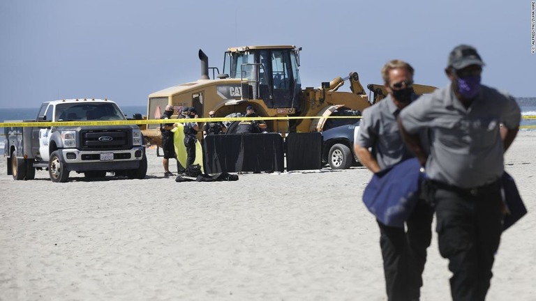 米カリフォルニア州浜辺で女性がホイールローダーにひかれて死亡した/K.C. Alfred/TNS/ZUMA Wire