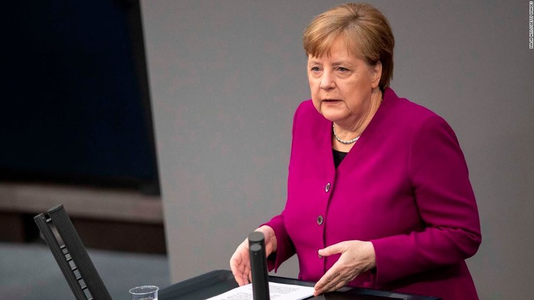 ドイツのメルケル首相が新たな感染防止策を明らかにした/Maja Hitij/Getty Images