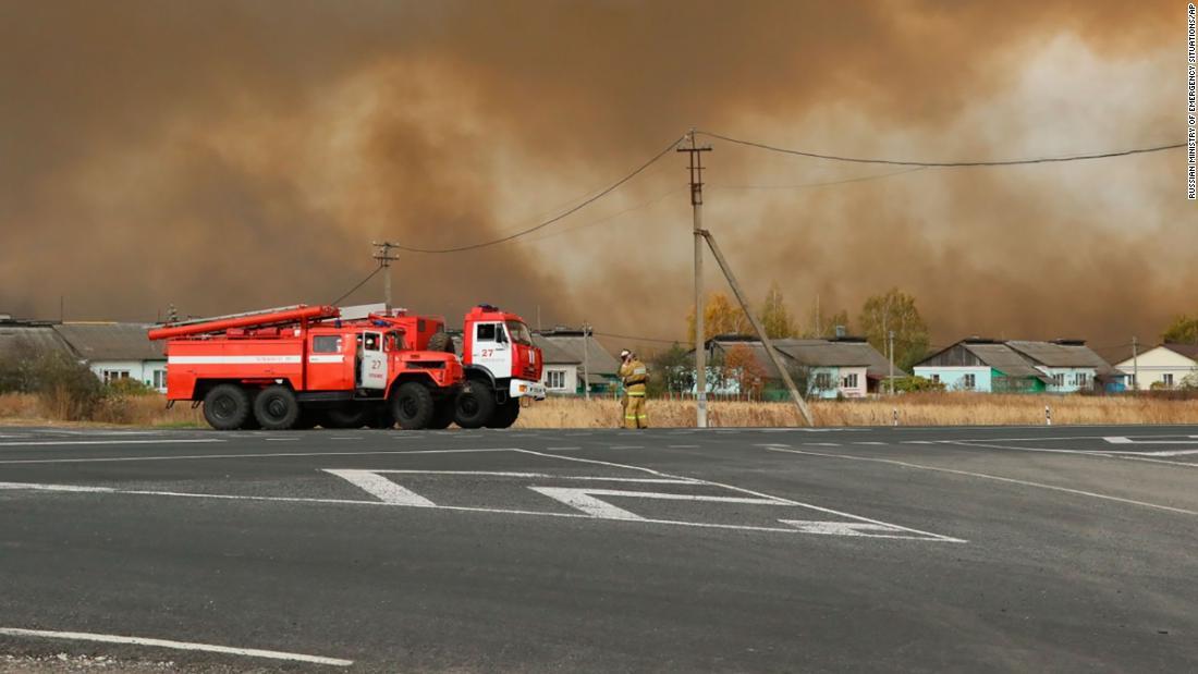 軍の武器庫に山火事が引火 爆発で2300人避難 ロシア Cnn Co Jp 軍の武器庫に山火事が引火 爆発で2300人避難 ロシア Cnn Co Jp