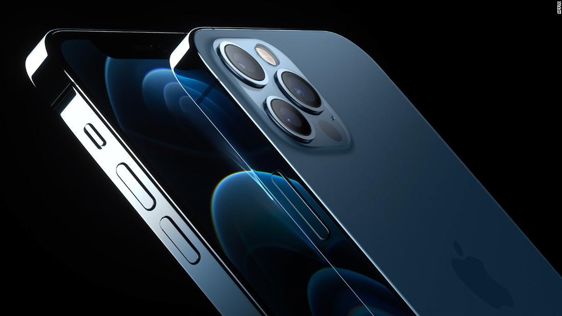 iPhone 12 ProとiPhone 12 Pro Maxは3基のカメラが搭載されている/Apple