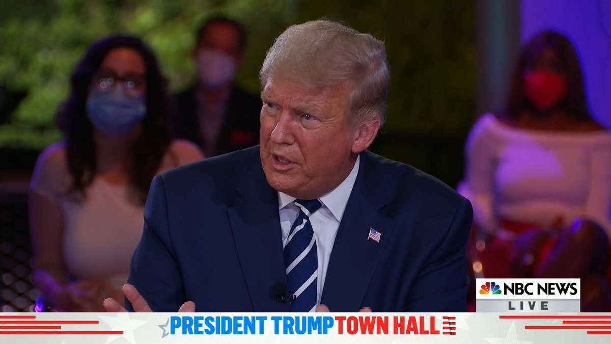 バイデン、トランプ両氏の違い際立つ対話集会 5つのポイント 司会者の問いに対し、明確な回答を避ける場面も見られたトランプ氏/NBC