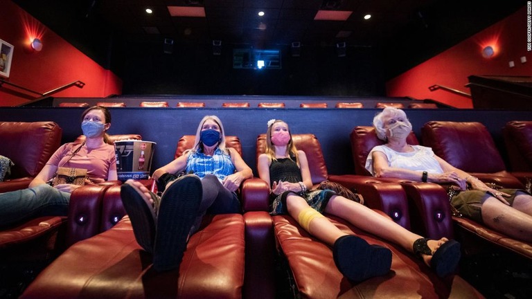 利用者は約１万円で映画館を貸し切りにできる/Tom Cooper/Getty Images