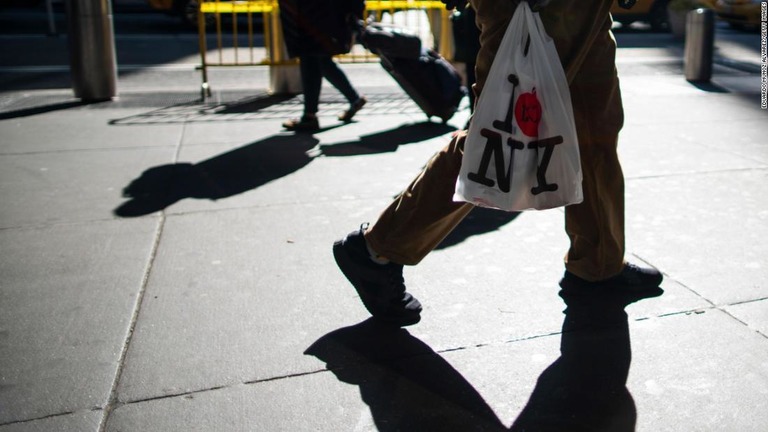 米ニューヨーク州で、レジ袋を禁止する法律が施行された/Eduardo Munoz Alvarez/Getty Images