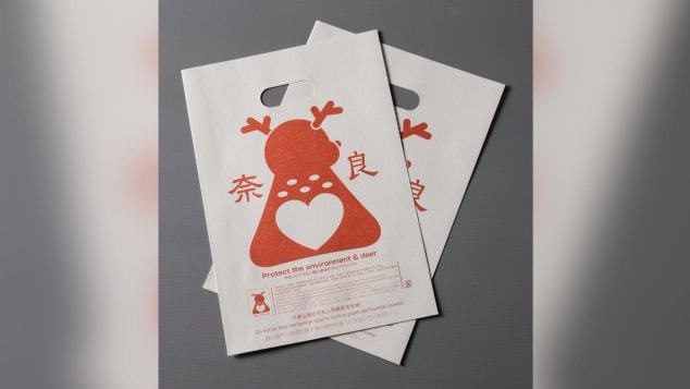 「奈良」の文字と鹿のイラストがデザインされた「鹿紙」/Courtesy Bunyodo
