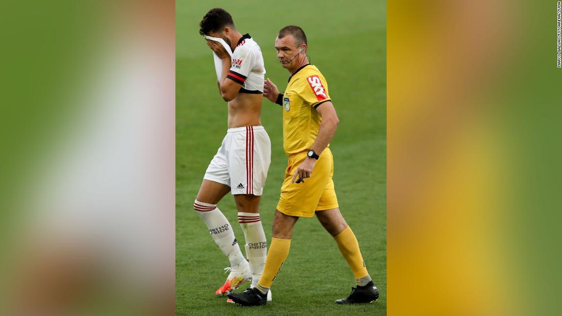 Cnn Co Jp サッカーの試合で睾丸負傷 退場も早期復帰に意欲 ブラジル Cnn Co Jp サッカーの試合で睾丸負傷 退場も早期復帰に意欲 ブラジル