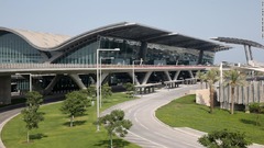 カタールの空港で新生児遺棄、付近の女性客ら検査　豪政府が不快感