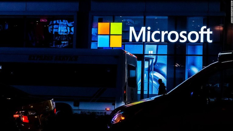 米マイクロソフトの７～９月期の決算は売上高が市場予想を大きく上回った/Jeenah Moon/Getty Images