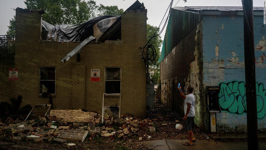 強風により崩壊した住居＝米ルイジアナ州南部ニューオーリンズ/Kathleen Flynn/Reuters