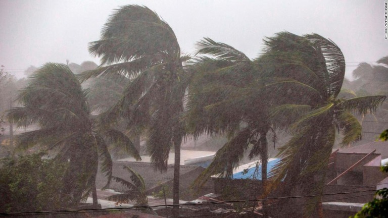 強風に見舞われたニカラグアのプエルトカベサス＝３日/Inti Ocon/AFP/Getty Images
