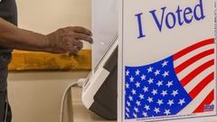 サウスカロライナ州レキシントンで投票する有権者＝１０月１４日