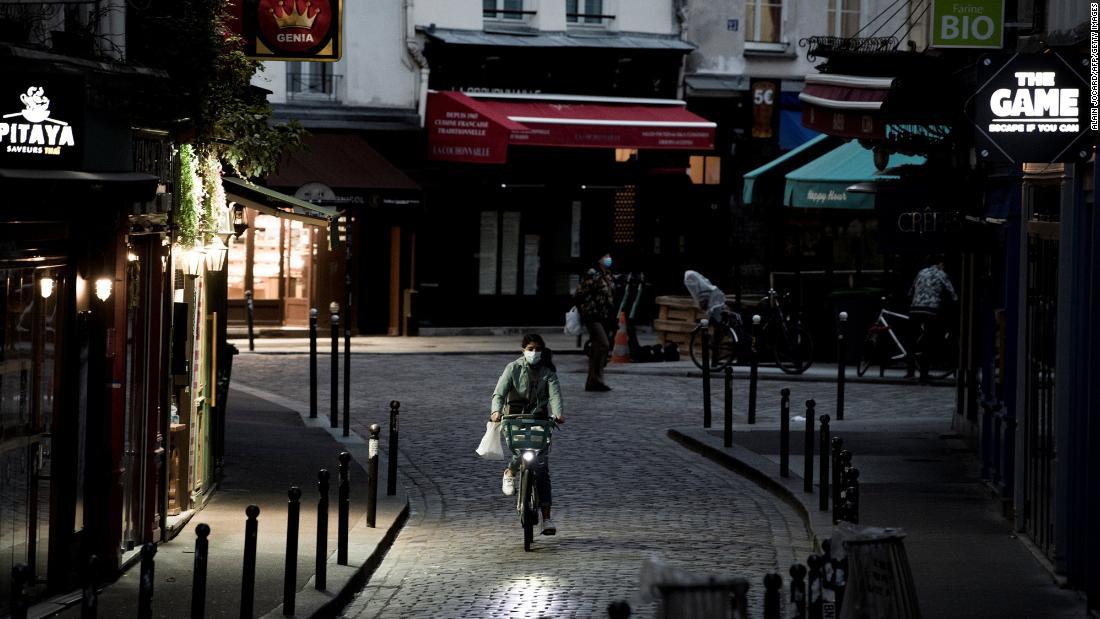 フランス・パリのサンミッシェル地区＝３日/Alain Jocard/AFP/Getty Images