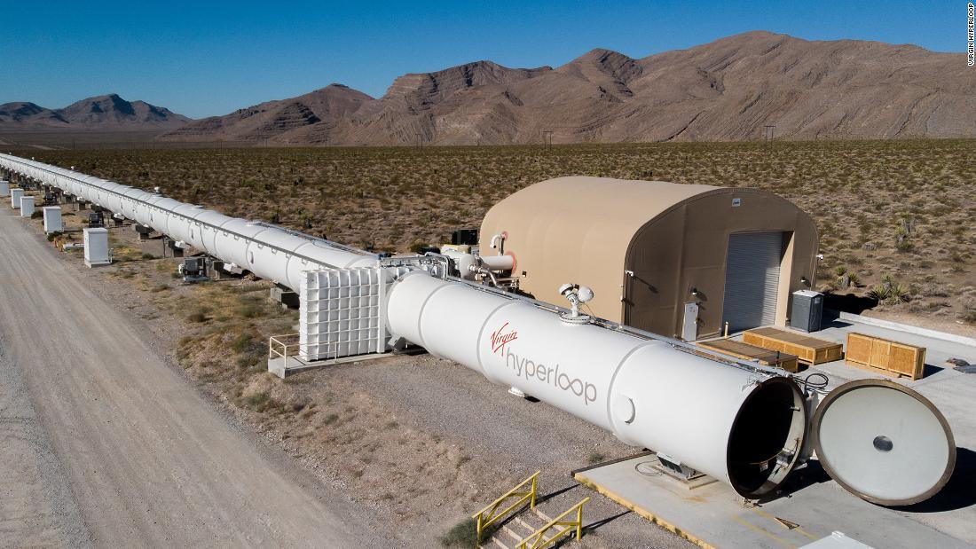 ネバダ州ラスベガスの全長５００メートルの実験線で初の有人試験運転を実施/Virgin Hyperloop 