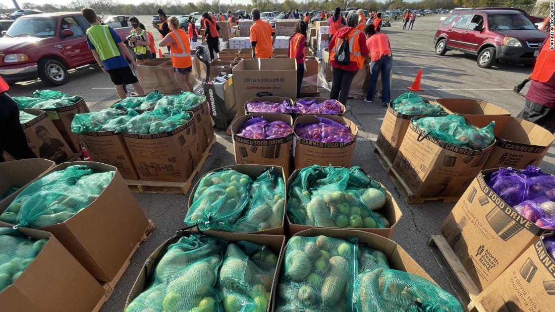ノーステキサス・フードバンクは今回のイベントで、約270トンの食料を配布した/North Texas Food Bank