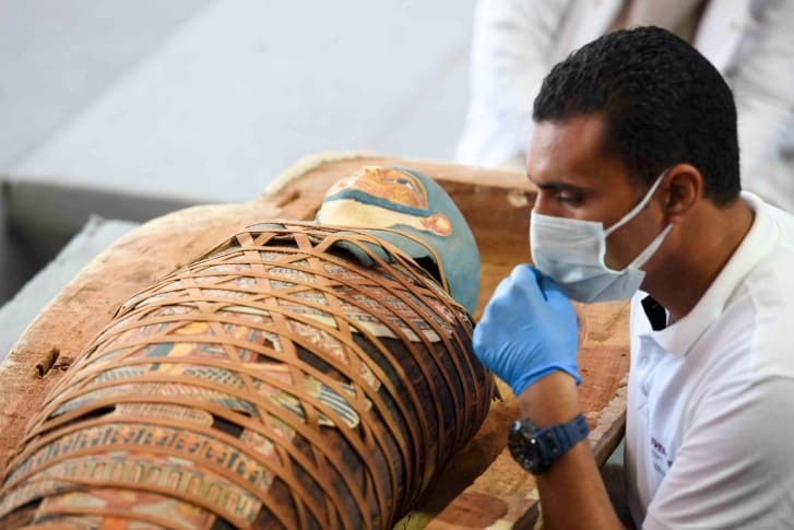 発掘された遺物は、エジプト各地の博物館に移される/AHMED HASAN/AFP/Getty Images