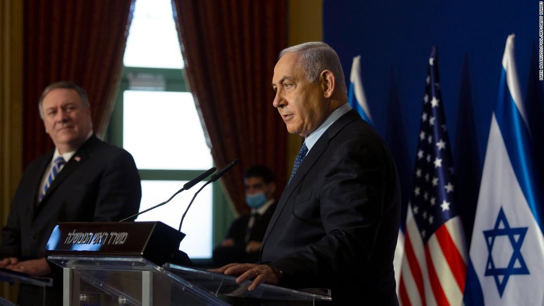 イスラエルのネタニヤフ首相とポンペオ氏（写真左）が会談＝１９日、エルサレム/Maya Alleruzzo/Pool/AFP/Getty Images
