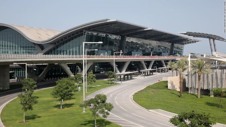 カタールの首都ドーハのハマド国際空港で新生児の置き去り事件が起きた/KARIM JAAFAR/AFP/AFP via Getty Images