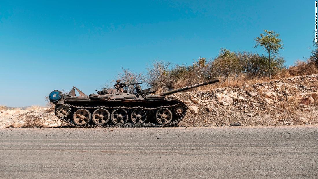 エチオピア北部ヒメラで乗り捨てられた戦車/Eduardo Soteras/AFP/Getty Images