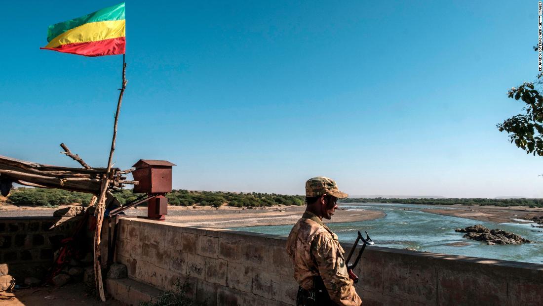 エリトリアの国境付近にいるアムハラ人の特殊部隊のメンバー/Eduardo Soteras/AFP/Getty Images