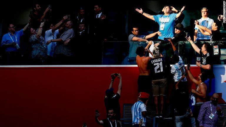 サポーターとして１８年Ｗ杯を観戦。アルゼンチンのゴールを目の当たりにし、恍惚の表情を浮かべる/Pro Shots/Sipa/AP