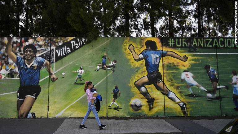 ブエノスアイレス近郊にある「世紀のゴール」を描いた壁画/Juan Mabromata/AFP/Getty Images