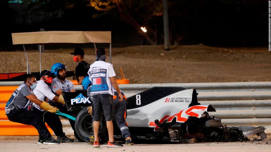 グロジャンの車は衝突で真っ二つになった/HAMAD I MOHAMMED/AFP/POOL/AFP via Getty Images