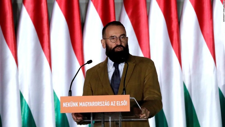 欧州議会の要職も務めるハンガリーの議員が、コロナ規制を破り「私的な集まり」に参加/Bernadett Szabo/Reuters