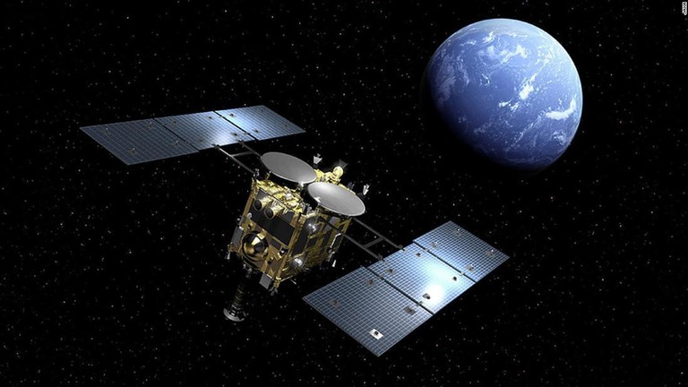 探査機「はやぶさ２」が小惑星「リュウグウ」から持ち帰ったカプセルが豪州で無事に回収された/JAXA
