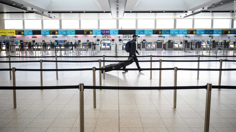 英ロンドン近郊のガトウィック空港＝１１月２７日/Leon Neal/Getty Images