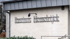 ベルギーの介護施設、「サンタ」の訪問で７５人感染か
