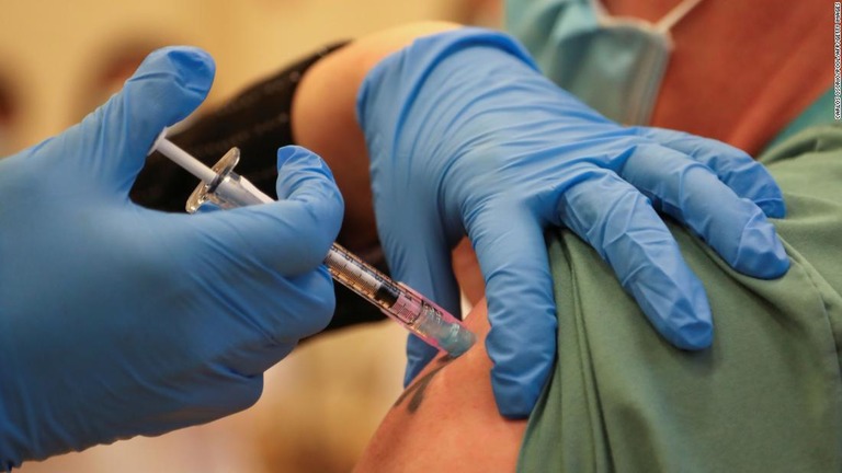カナダではトロントなどでワクチン接種が始まった/Carlos Osorio/Pool/AFP/Getty Images