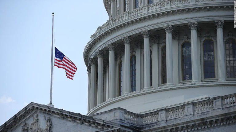 米議会指導部が新型コロナの追加景気対策が合意に近づいていることを示唆した/Chip Somodevilla/Getty Images 