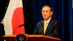 菅首相、コロナ対策軽視する形で会食　国内新規感染数は過去最高水準に