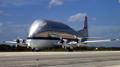 異形の巨大機「スーパーグッピー」、宇宙船の運搬用に開発