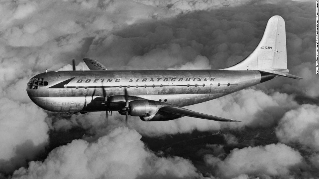 プレグナントグッピーはボーイング最初期の機体「377ストラトクルーザー」から派生した/Photo by R. Gates/Frederic Lewis/Archive Photos/Getty Images