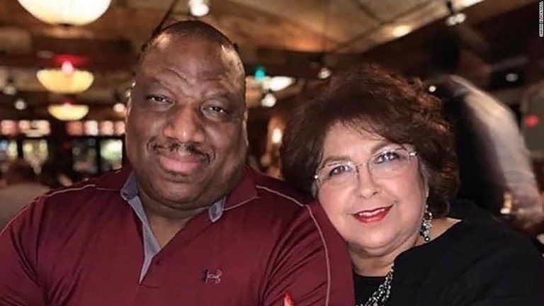 ３０年連れ添ったテキサス州の夫婦が新型コロナ感染症で死去した/Shawn Blackwell