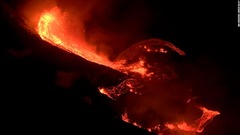 キラウエア火山が噴火、住民に屋内待機を呼びかけ　ハワイ
