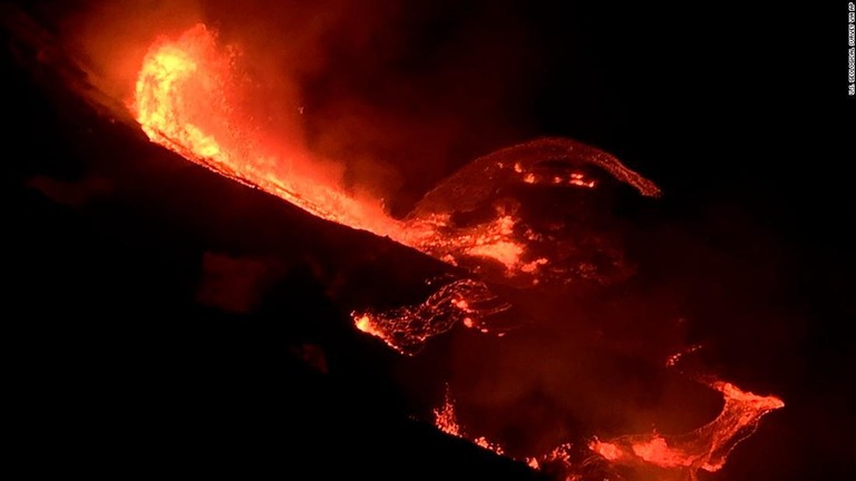 米ハワイ島で、一連の地震に続いてキラウエア火山が噴火した/U.S. Geological Survey via AP