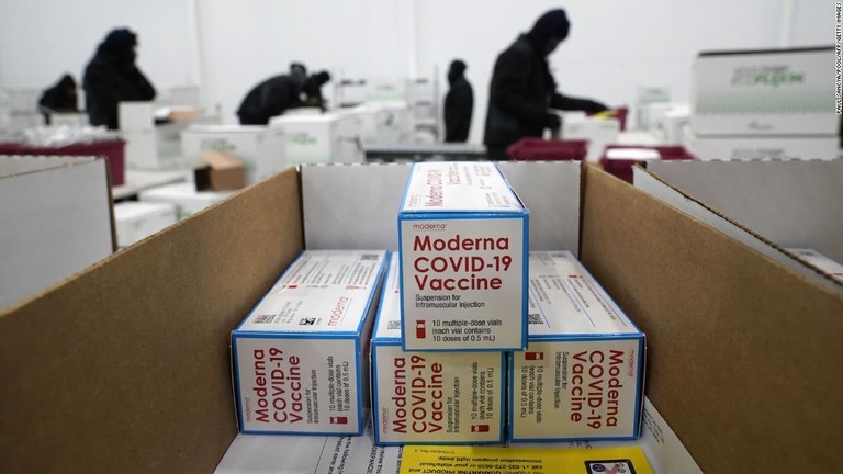 米ミシシッピ州で配送を待つモデルナの新型コロナウイルス感染症ワクチン/Paul Sancya/Pool/AFP/Getty Images