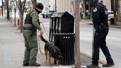 現場に派遣された警察犬