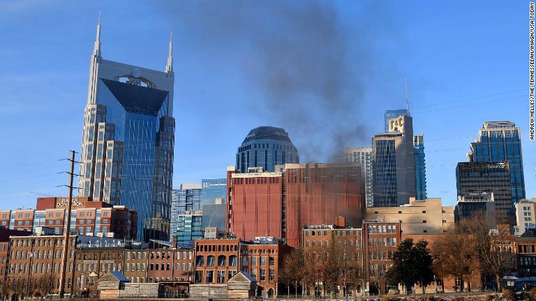 爆発現場から立ち上る煙/Andrew Nelles/The Tennesseean/USA Today Network