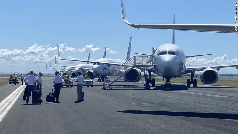 リースが終わって豪ブリスベンから米アリゾナ州へ搬送されるボーイング７３７―８００型５機とジェット・テストのパイロットら/Jet Test and Transport